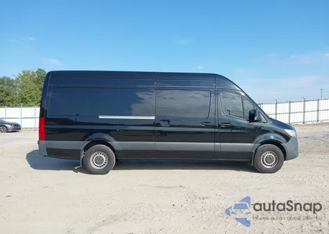 2022 Mercedes-Benz Sprinter 2500 z USA, uszkodzony, nr VIN W1Y4ECHY2NT110239